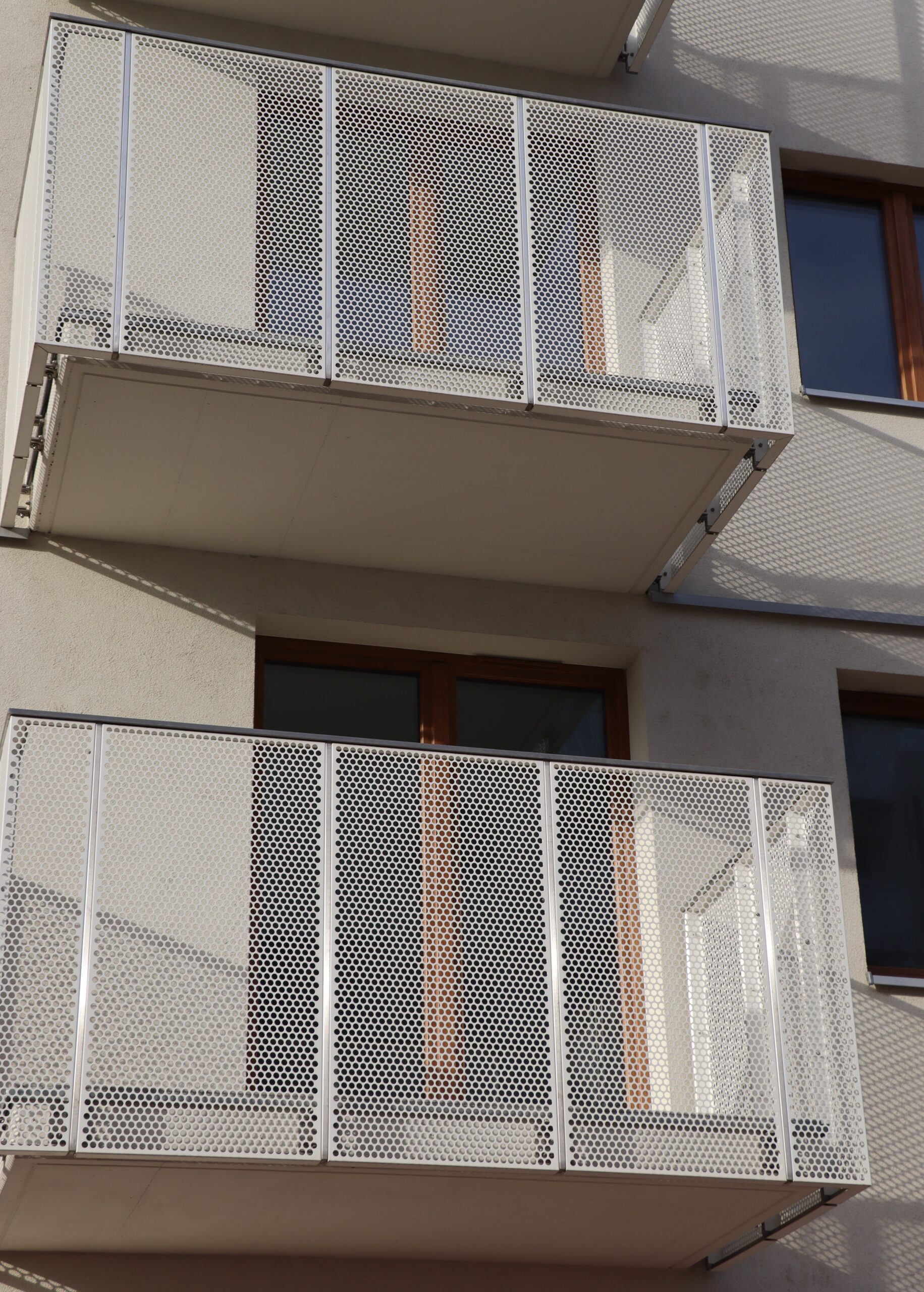 Balkon z balustradą z blachy perforowanej Rv 20-27
