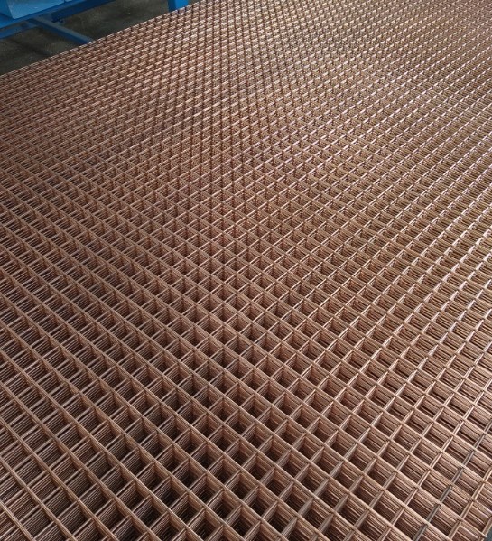 Zbliżenie siatki zgrzewanej z drutu miedziowanego